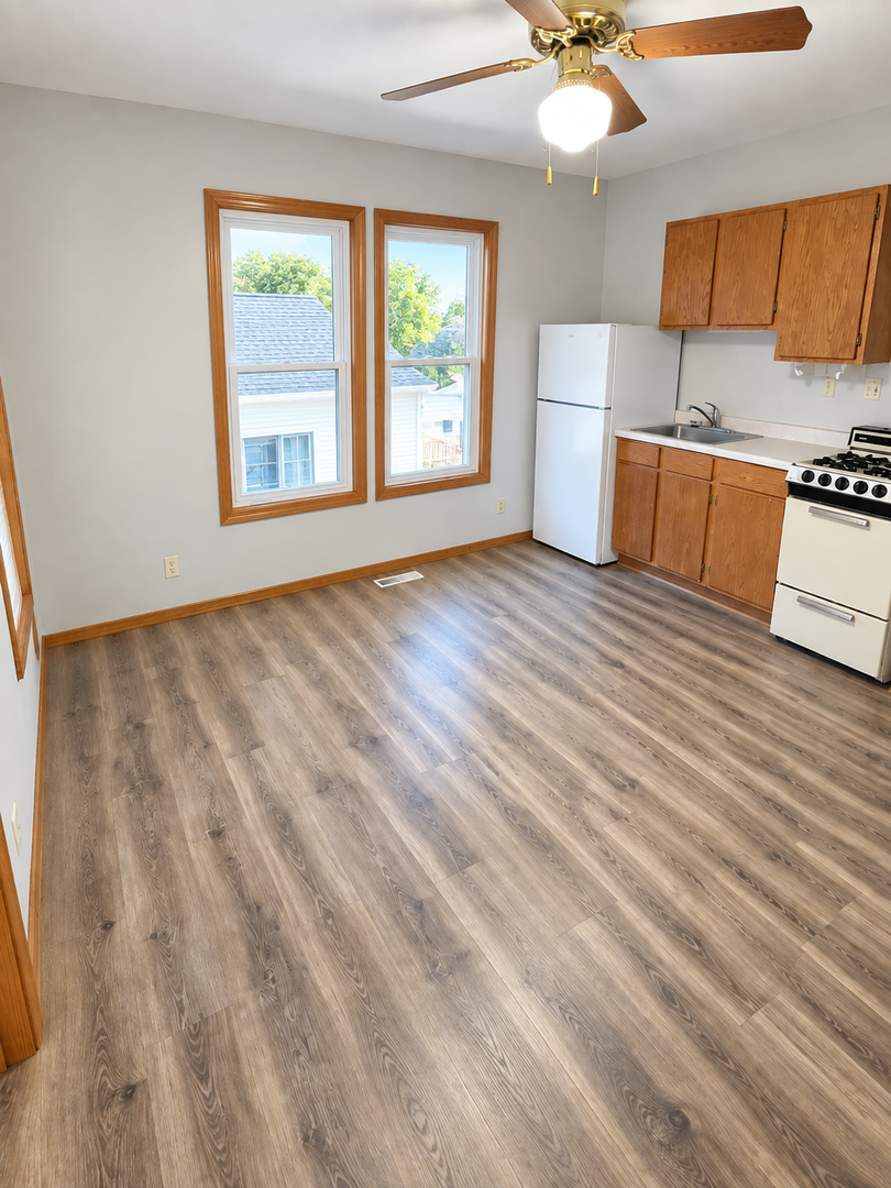 Pekin Apartment: 340 S Capitol St