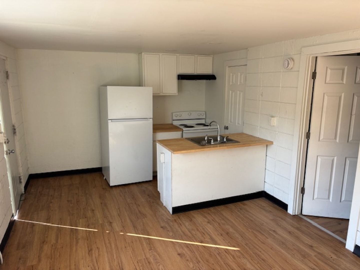 Pekin Apartment: 224 Cooper St