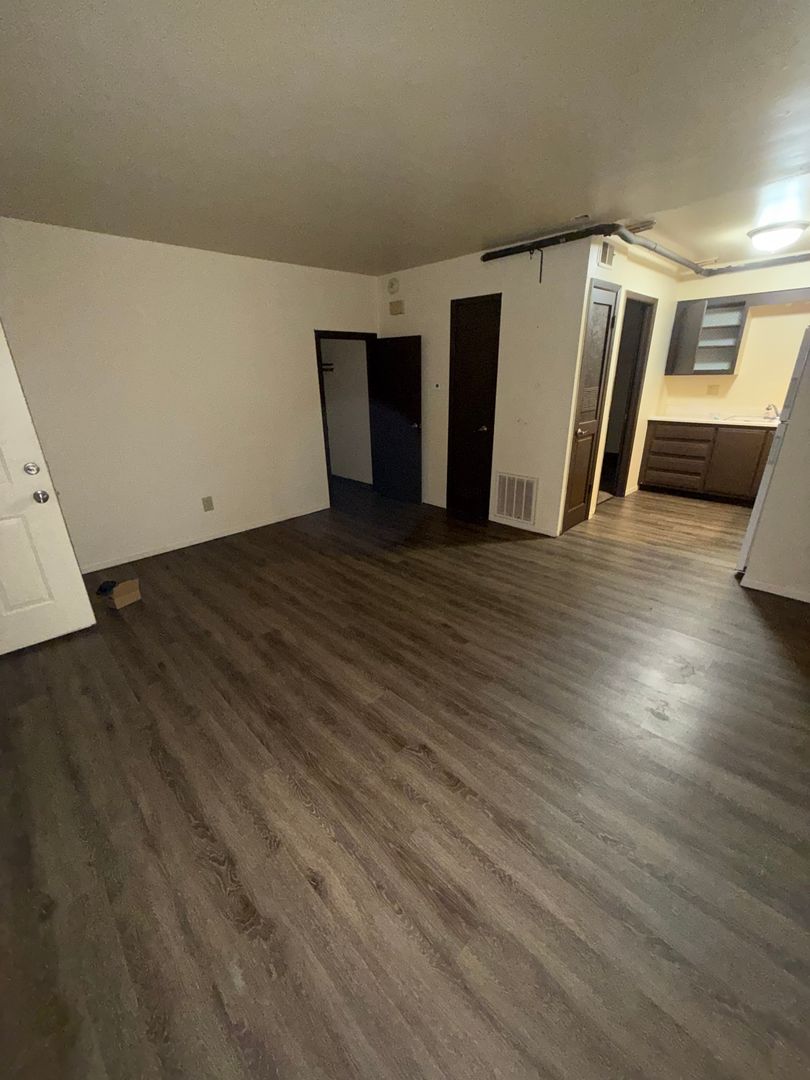 Pekin Apartment: 1511 Sara Lane