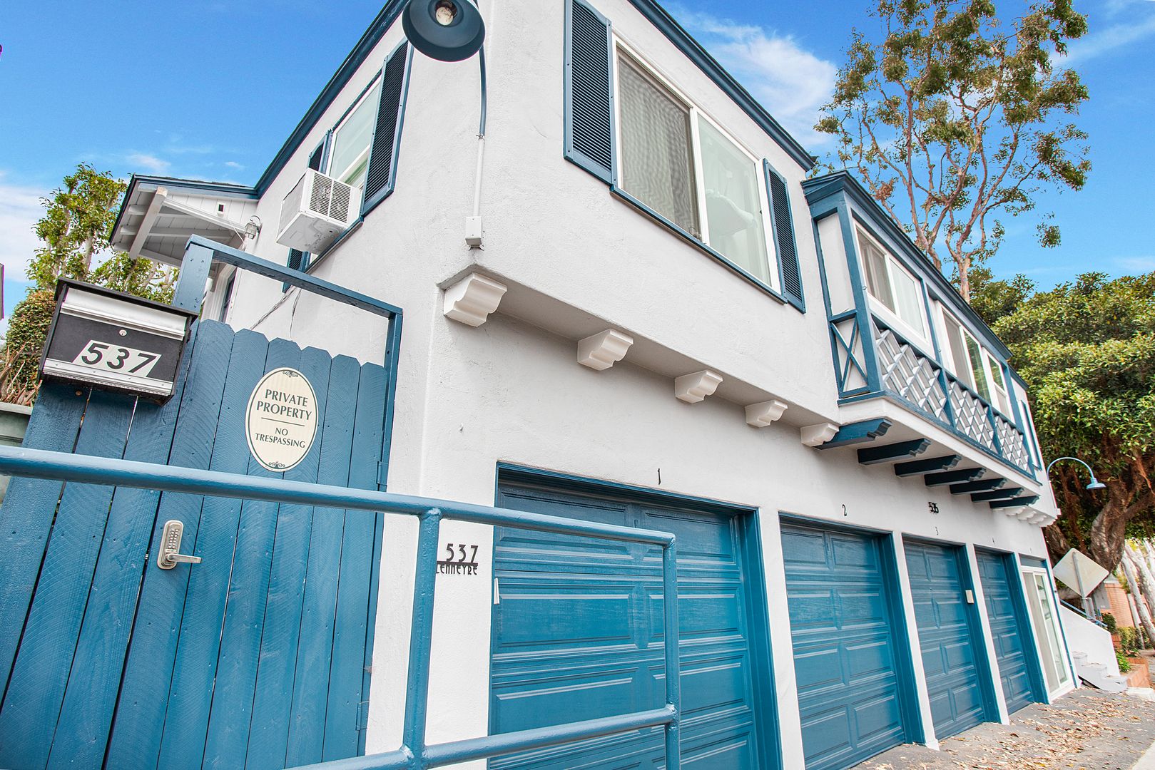 Laguna Beach Condo: 537 Glenneyre Street