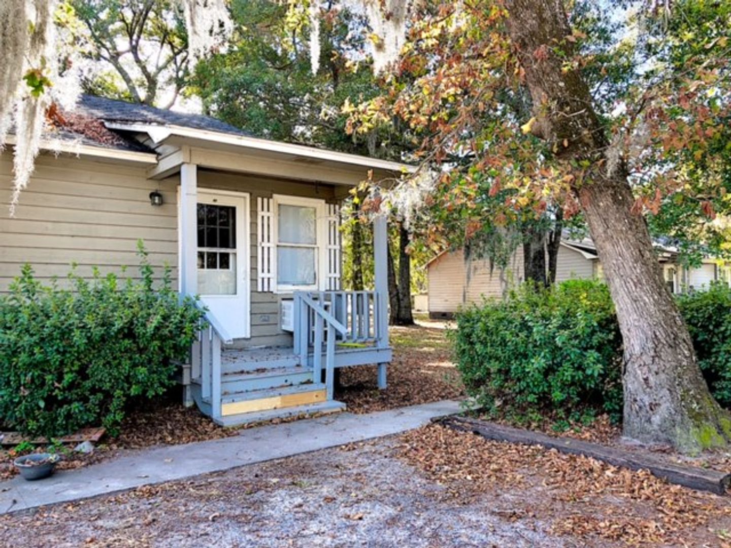 Conway House: 209 William Bradford Place