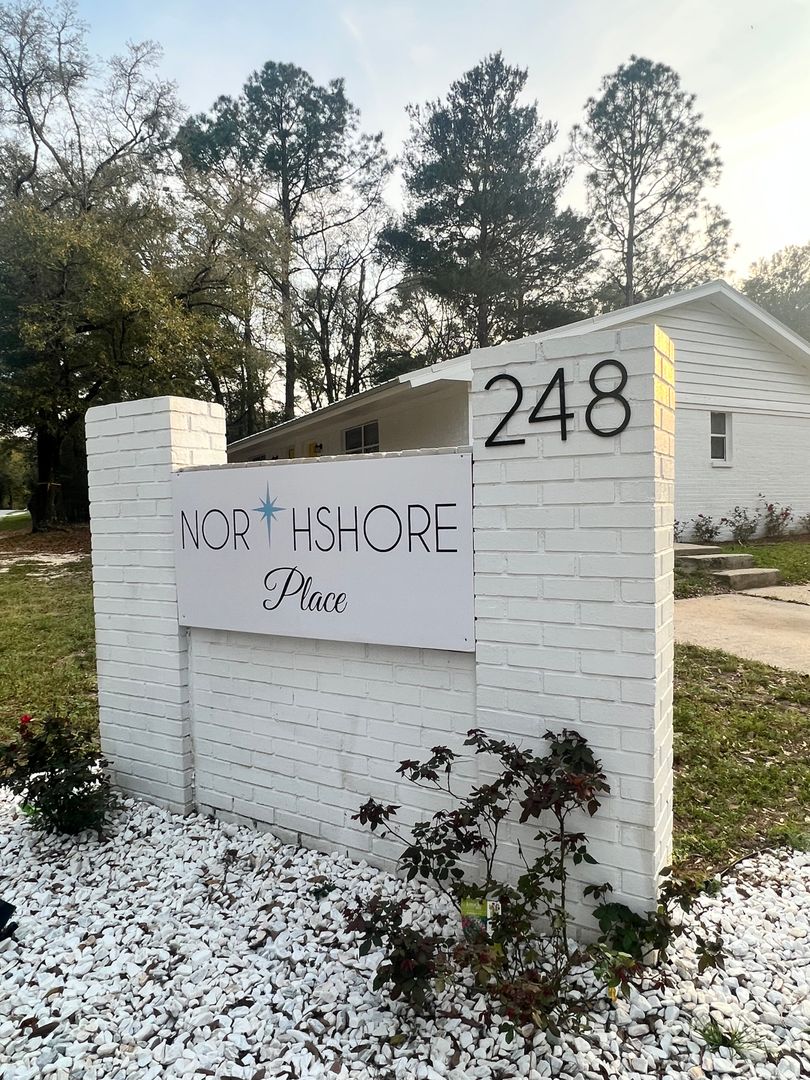 Freeport House: 248 Four Mile Road