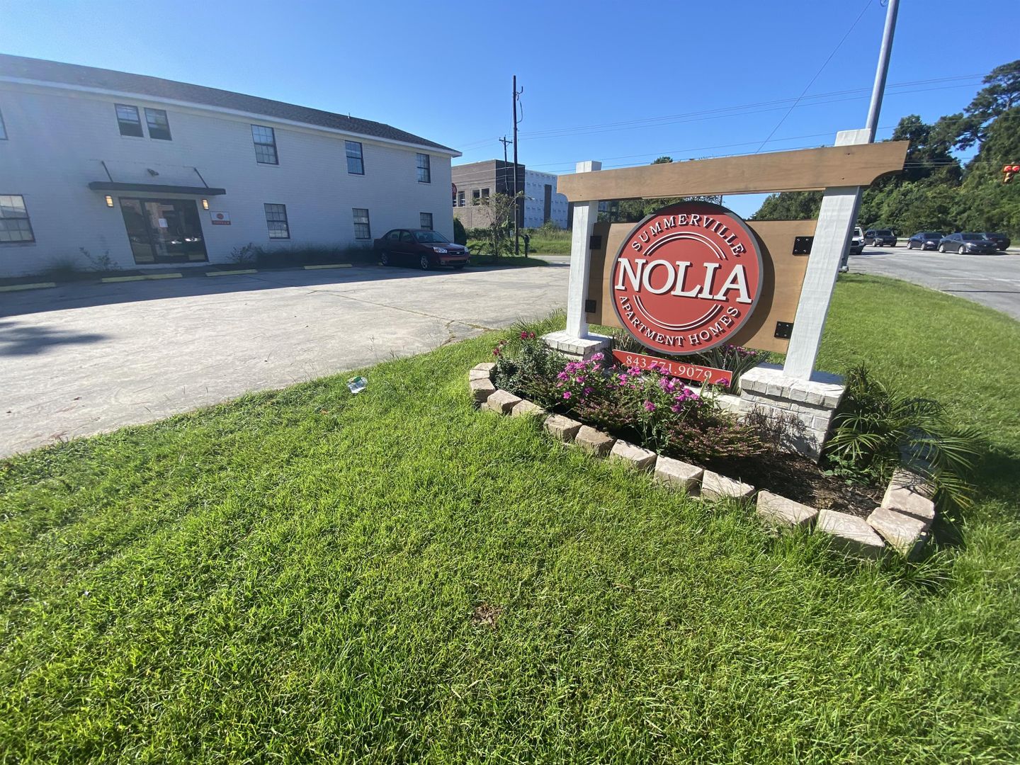Summerville Apartment: 401 E 3rd North Street
