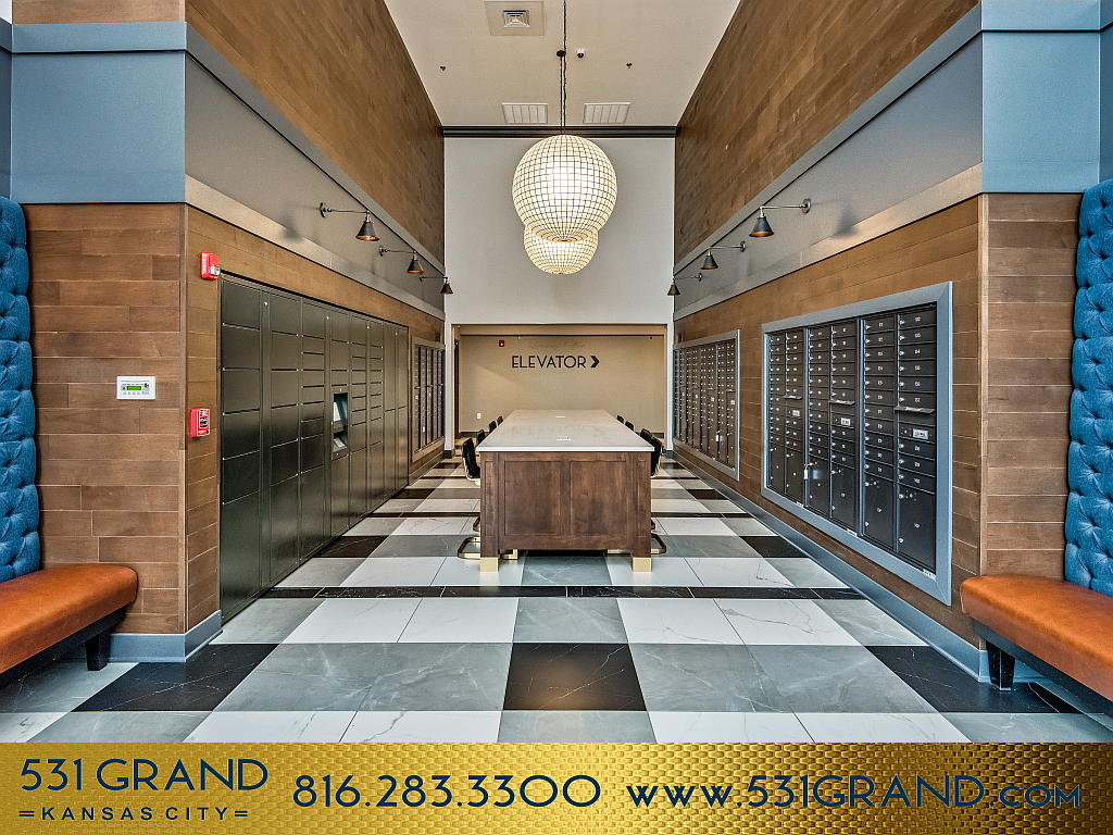Lobby at 531 Grand (6 of 6)