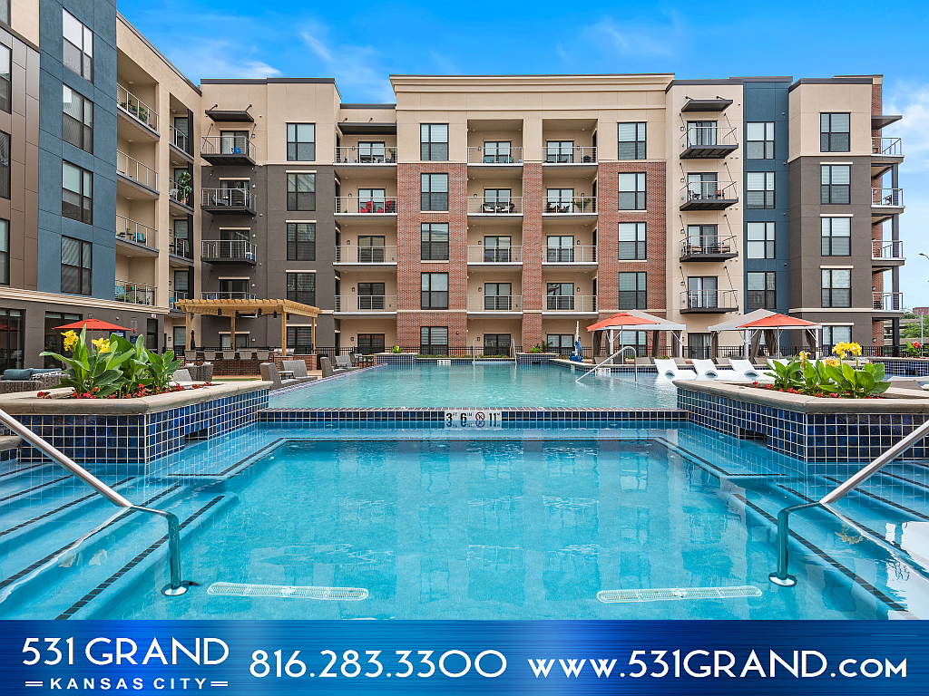 Pool at 531 Grand (3 of 8)