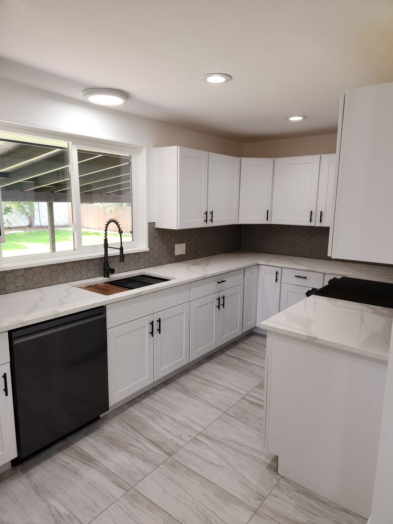 Englewood House: 5060 S Fox St