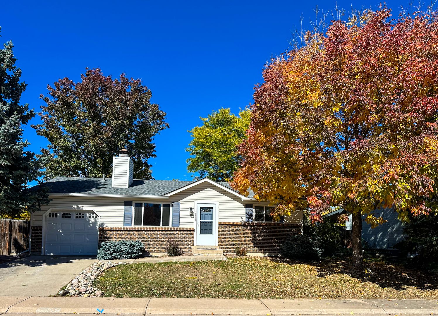 Littleton House: 9825 W Walker Place