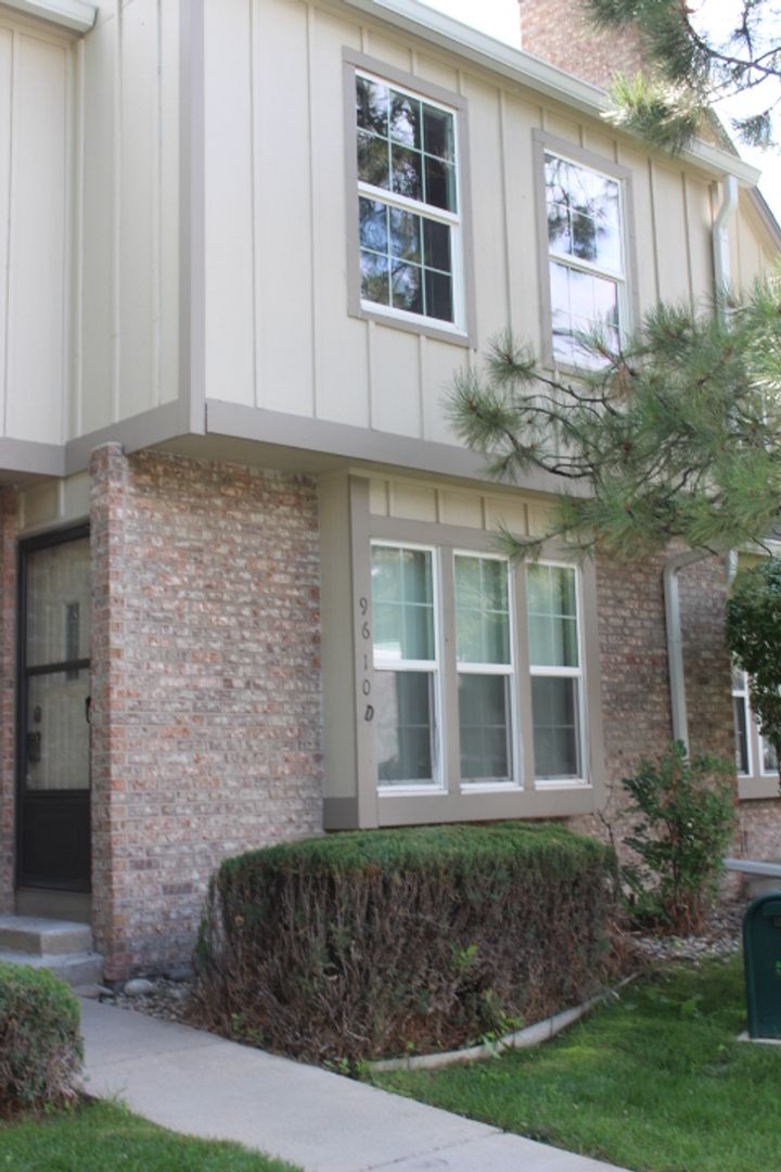 Littleton Condo: 9610 W Chatfield Ave #D