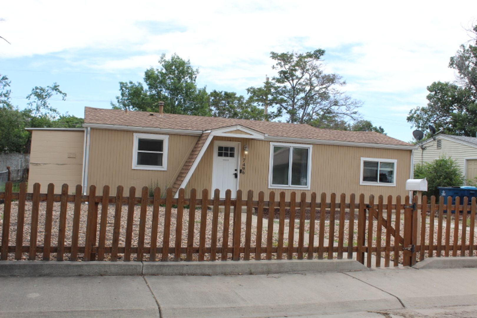 Commerce City House: 7496 Locust St