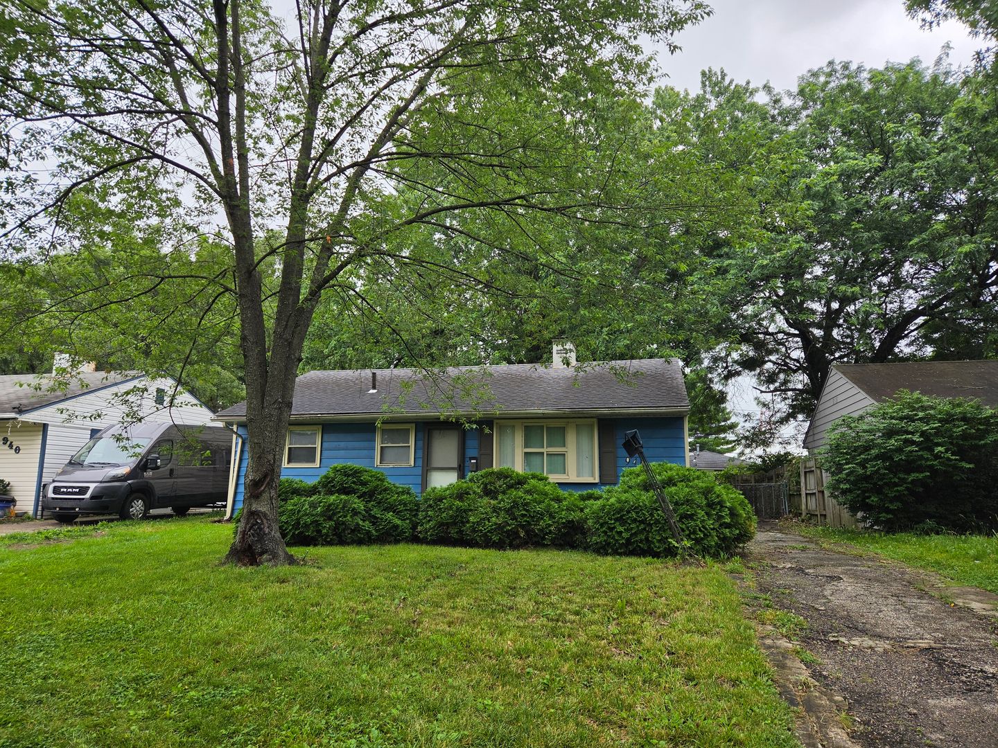Columbus House: 946 S Hampton Rd