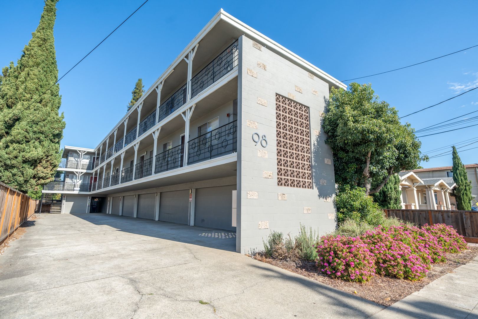 San Leandro Apartment: 98 Dutton Avenue