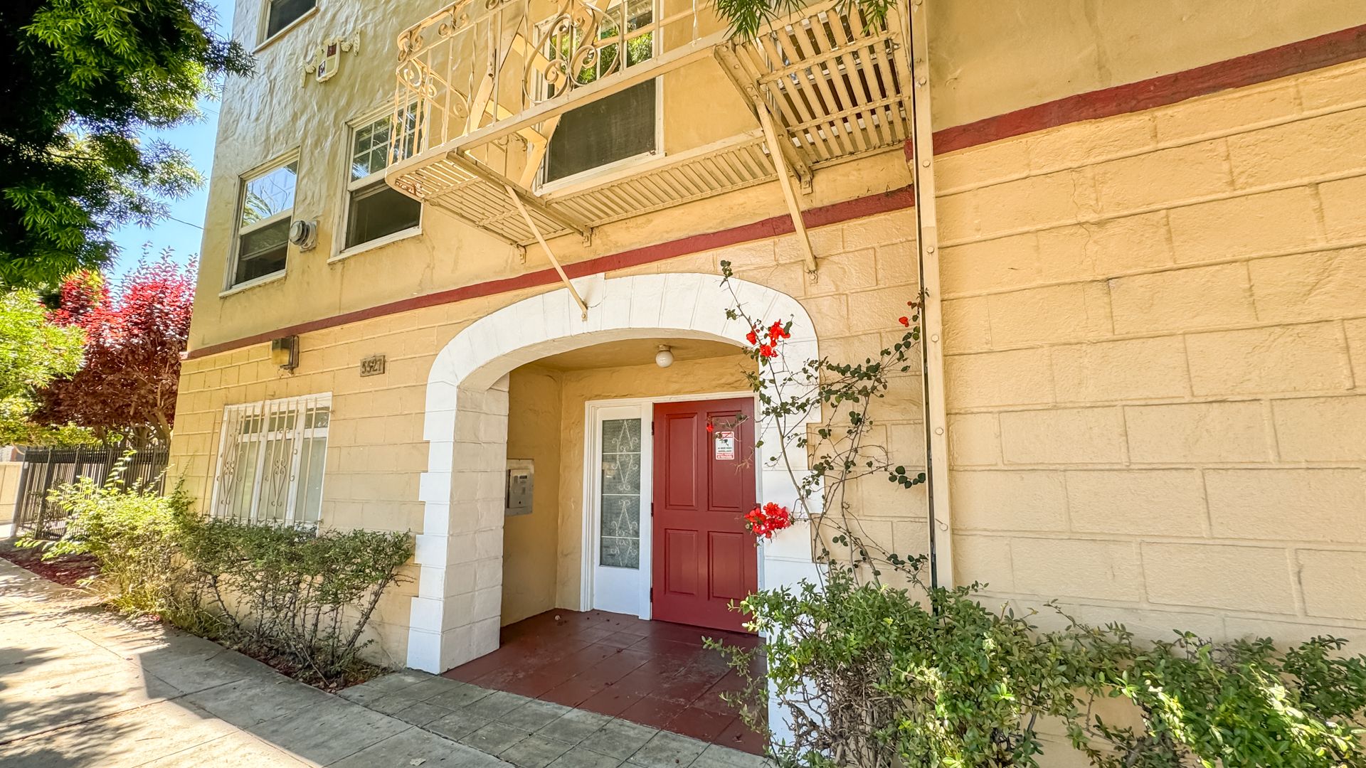 Oakland Apartment: 5527 Shattuck Avenue
