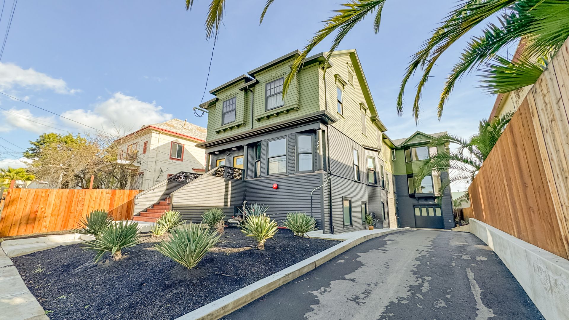 Oakland Apartment: 2318 9th Avenue - C0