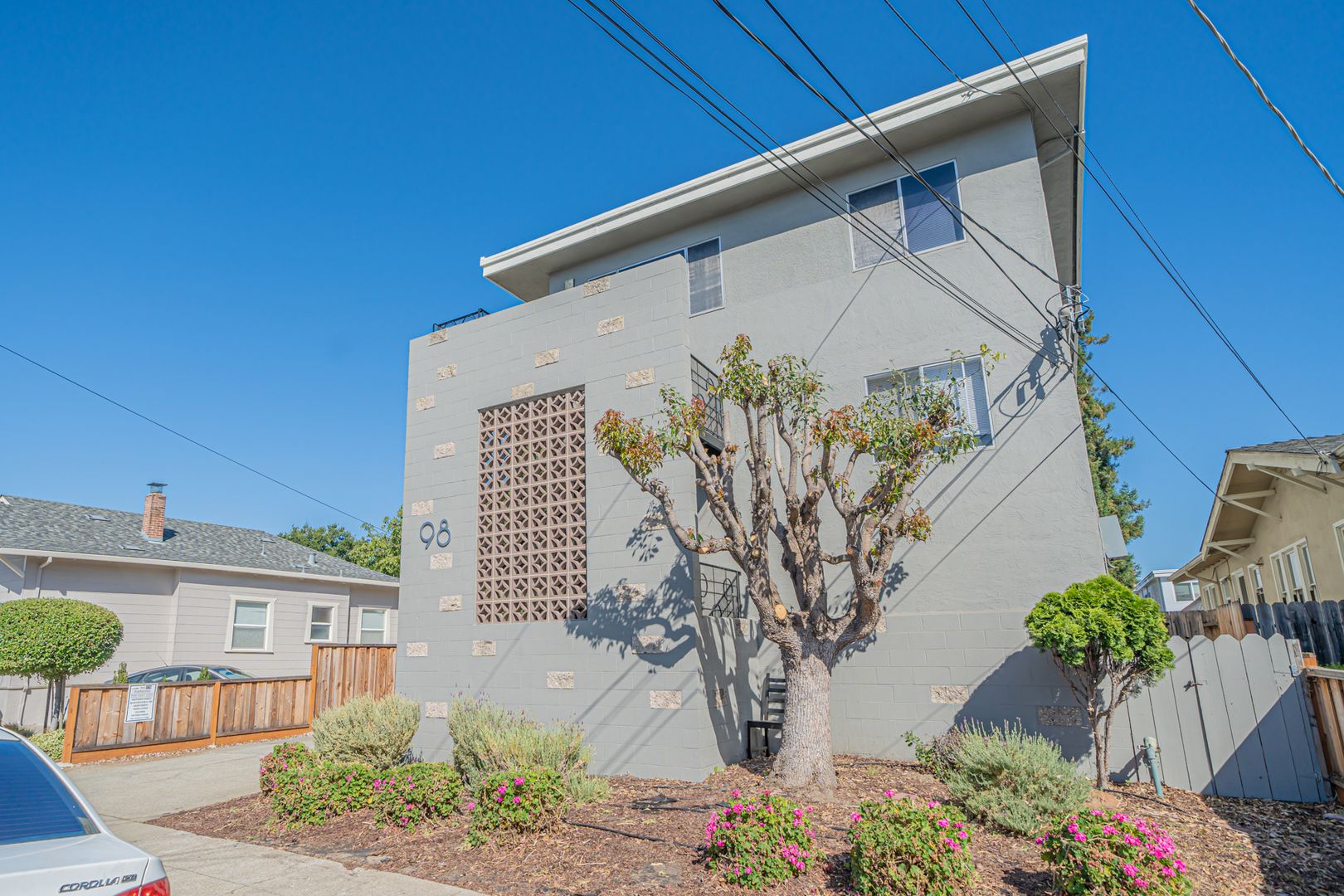 San Leandro Apartment: 98 Dutton Avenue