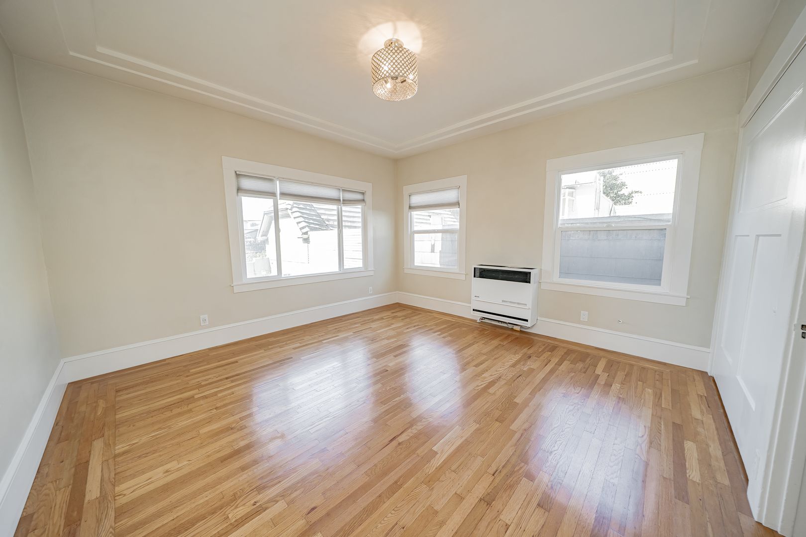 Oakland Apartment: 8 Yosemite Avenue