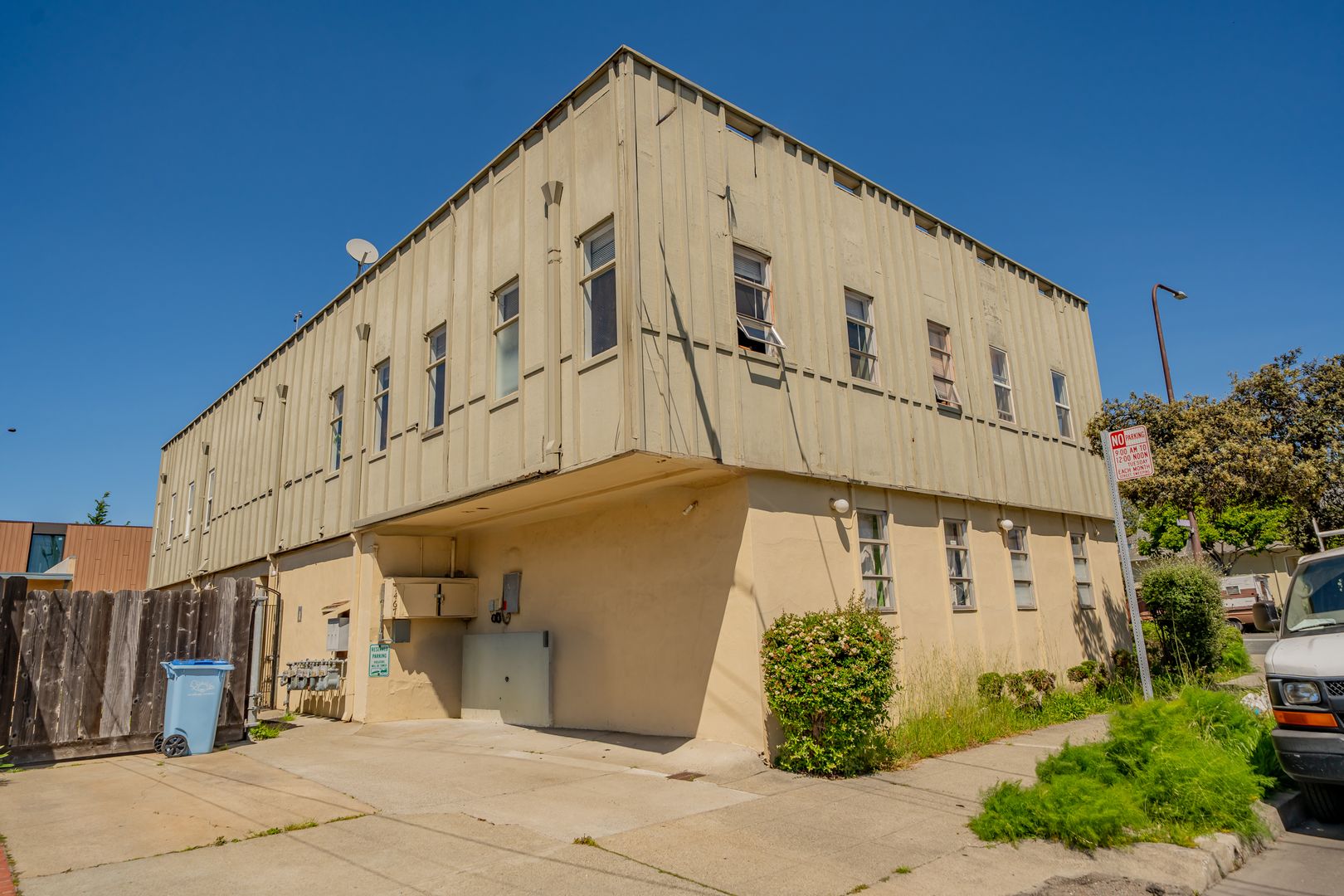 Berkeley Apartment: 1467 Russell Street