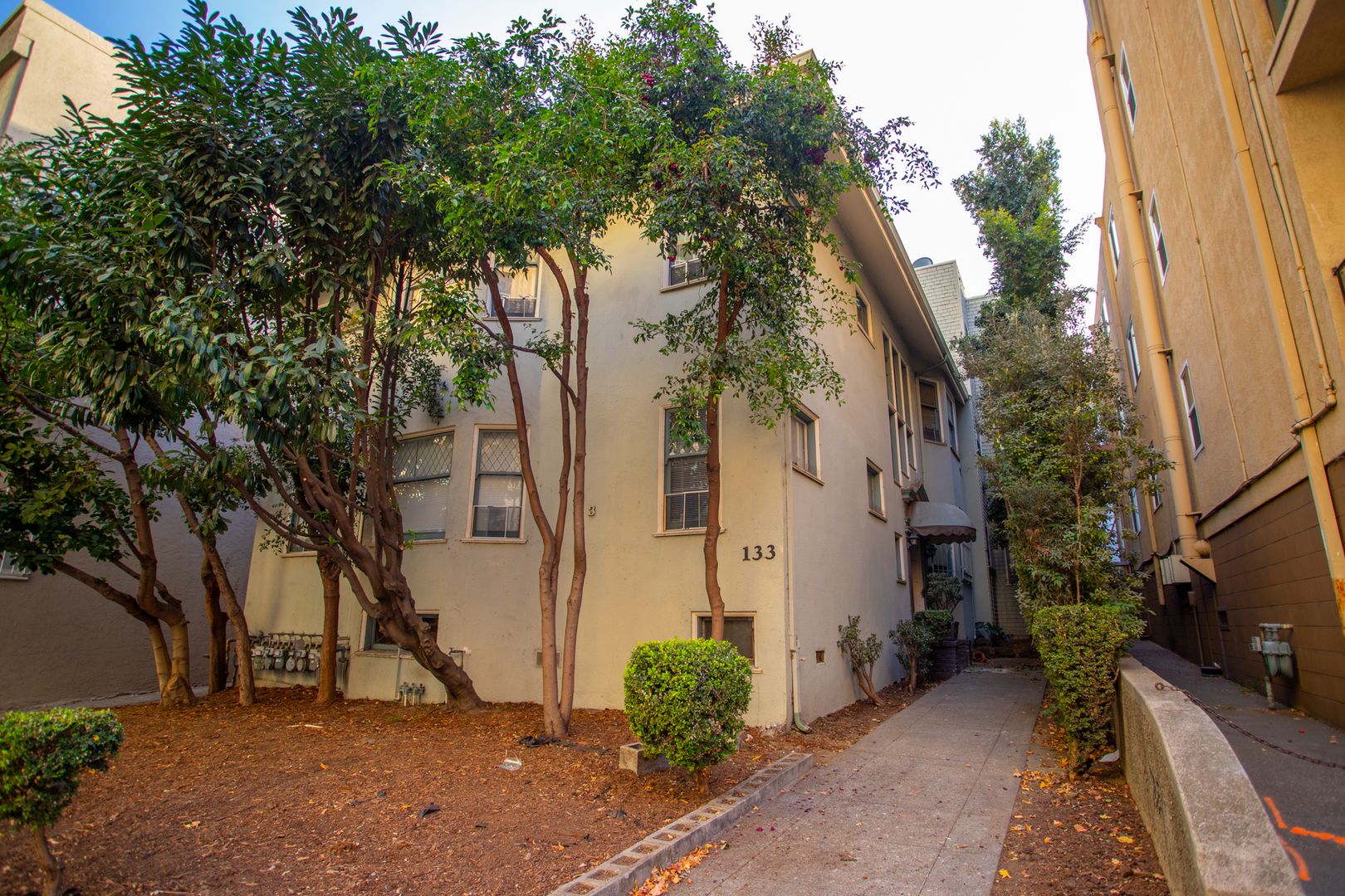 Oakland Apartment: 133 17th Street