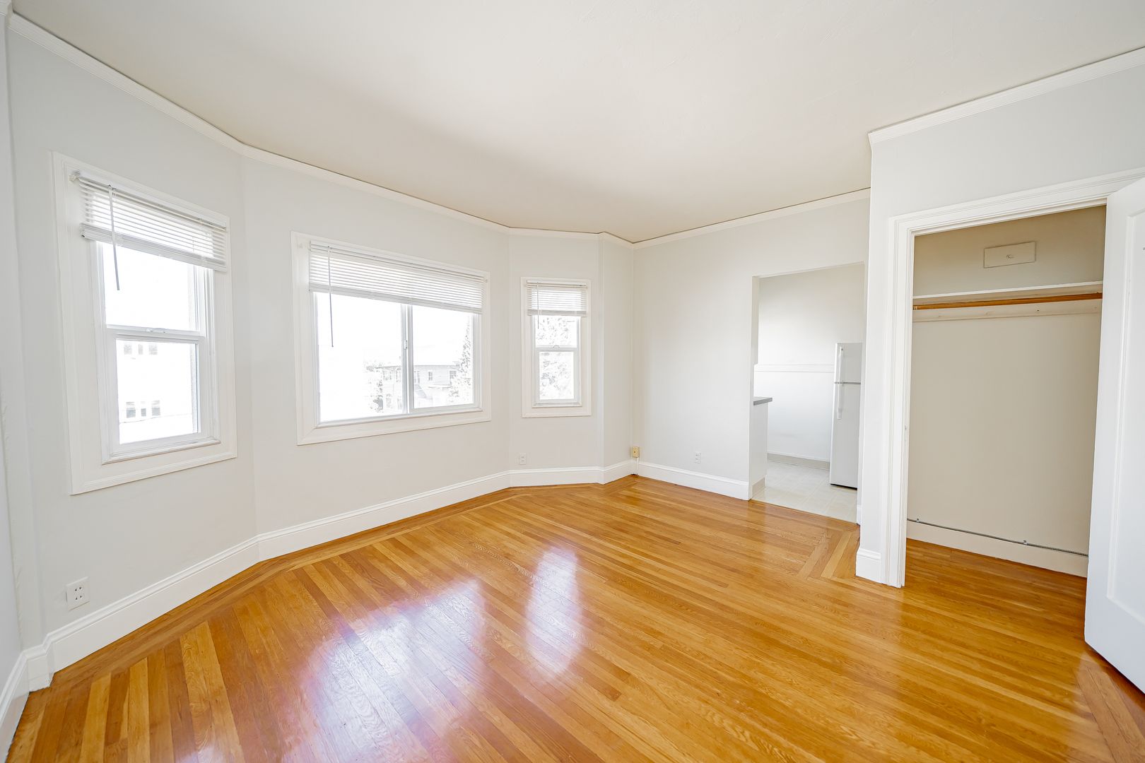 Oakland Apartment: 336 Wayne Avenue