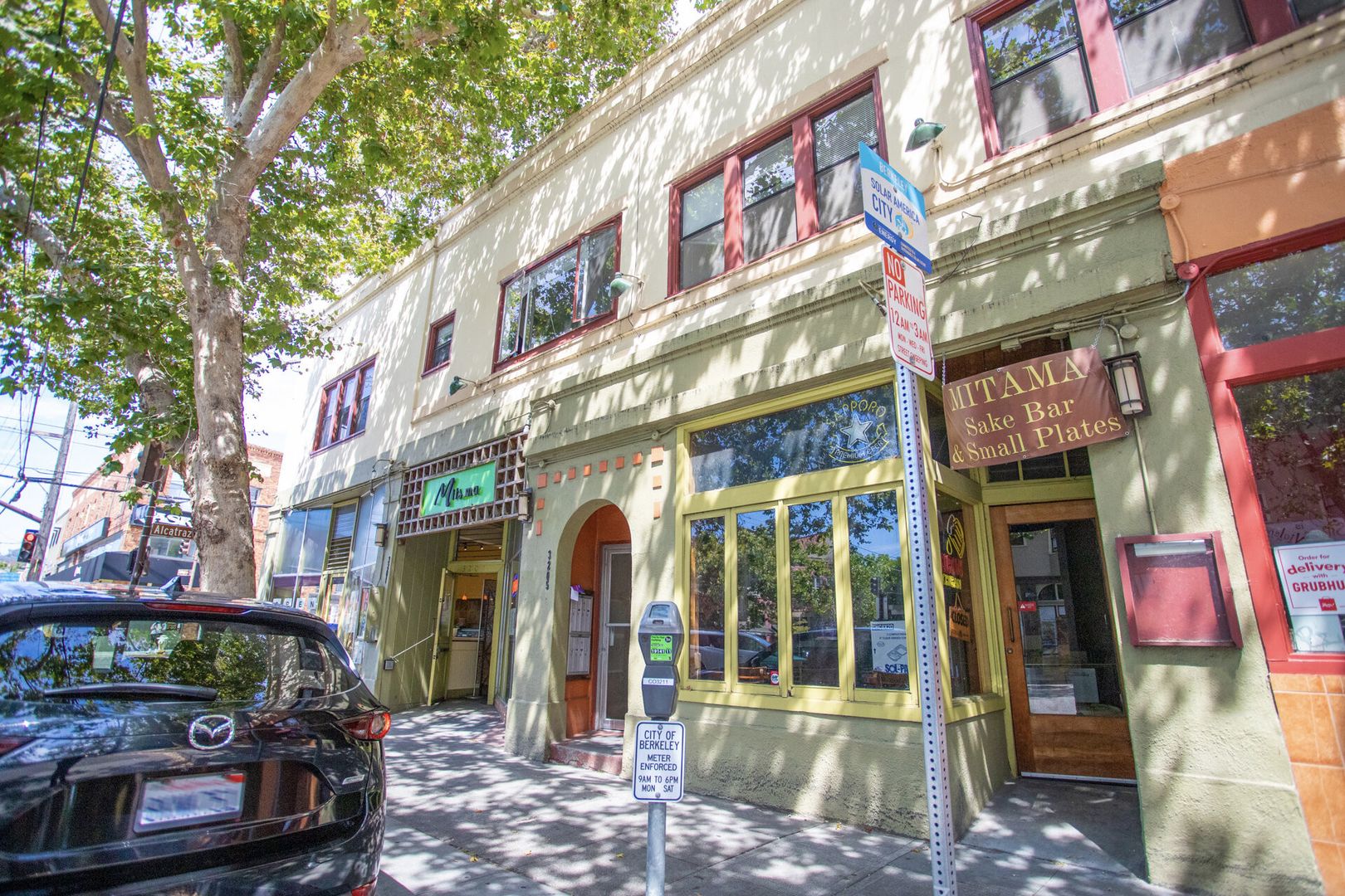 Berkeley Apartment: 3205 College Ave