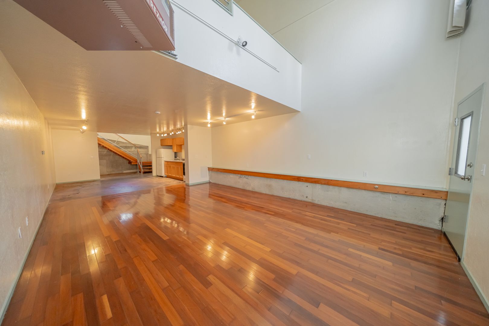 Oakland Apartment: 293 Whitmore Street