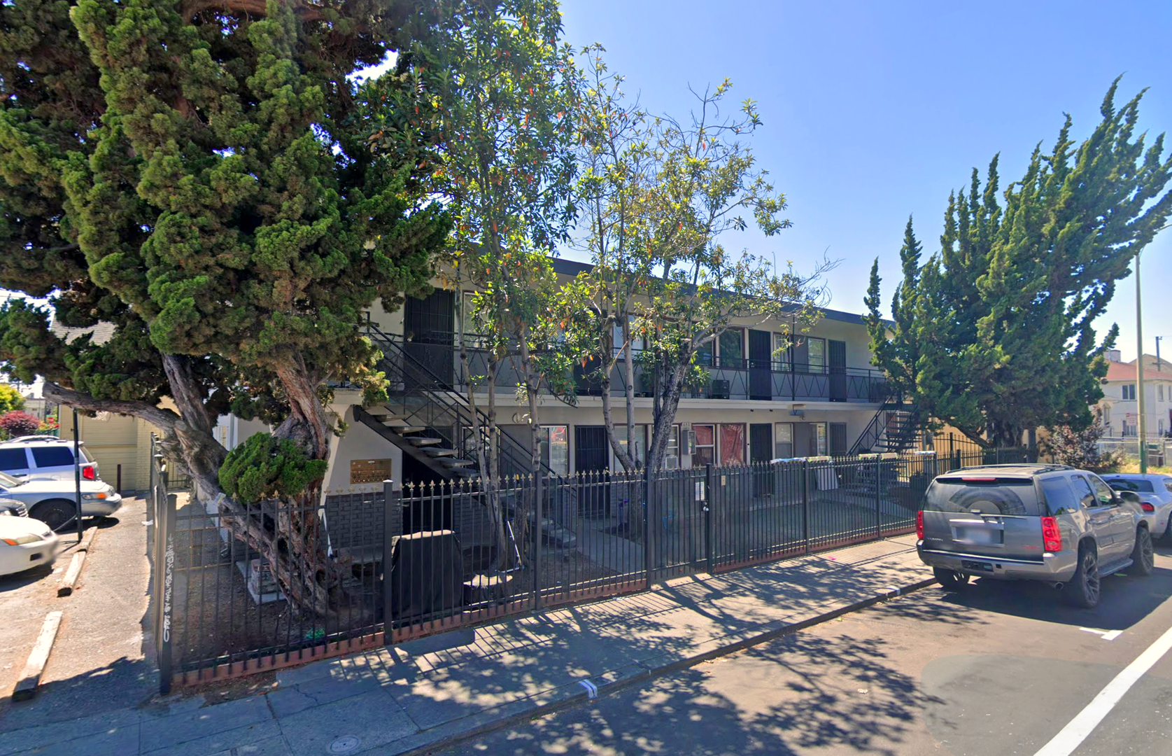 Oakland Apartment: 645 Foothill Blvd
