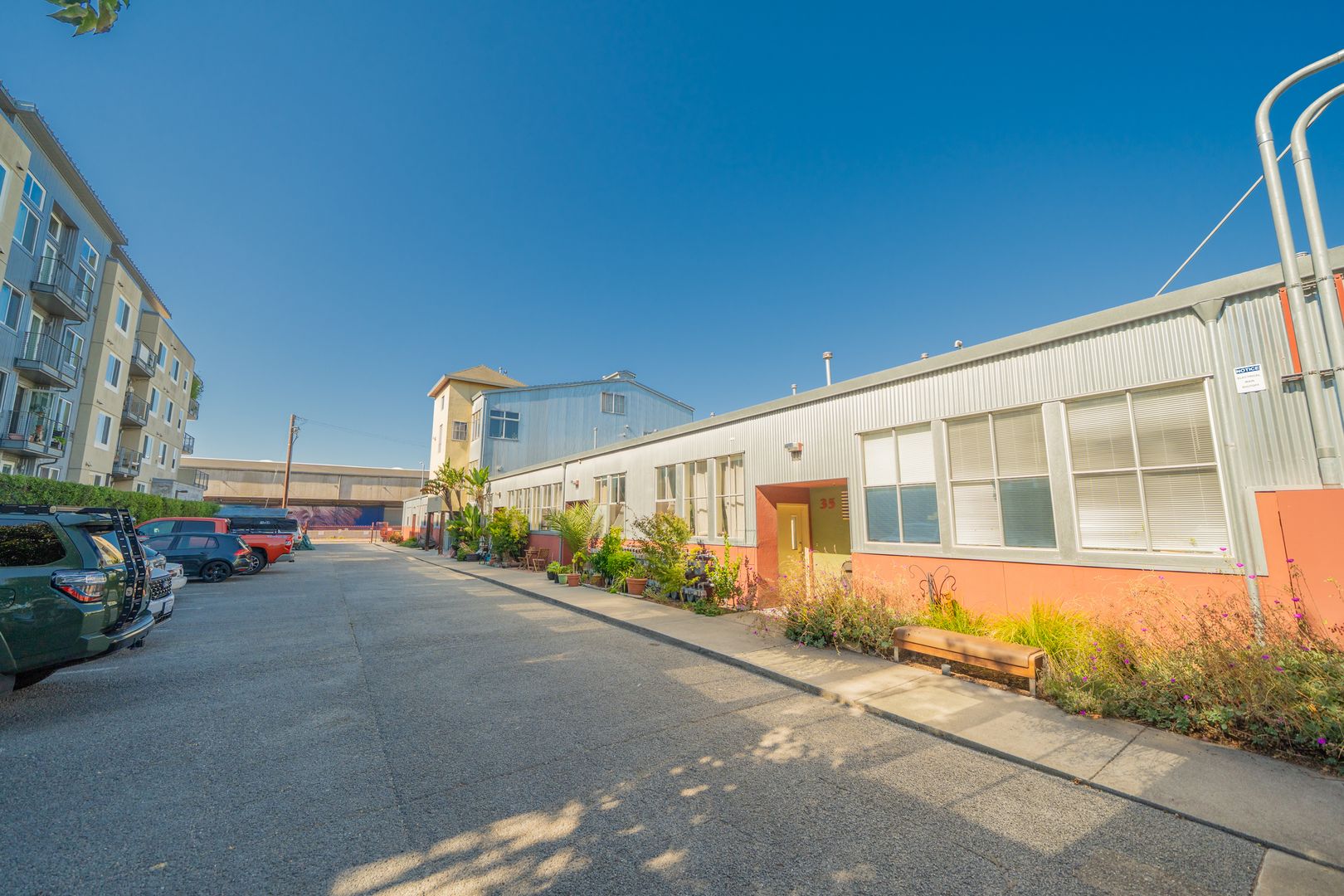 Oakland Apartment: 400 Derby Avenue