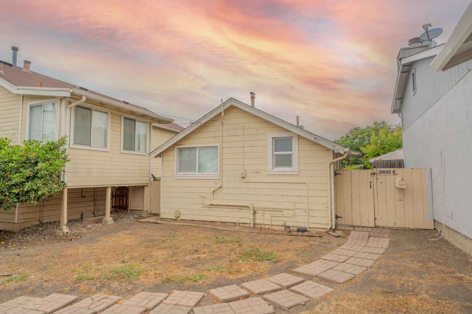 Hayward Apartment: 21032 - 21096 Royal Avenue