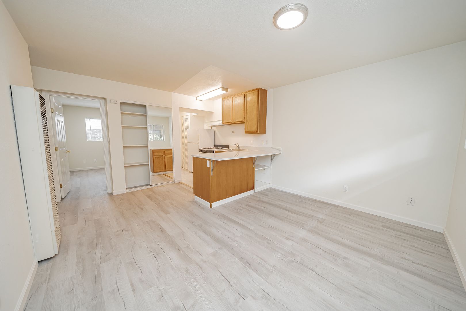 Berkeley Apartment: 1930 Hearst Avenue