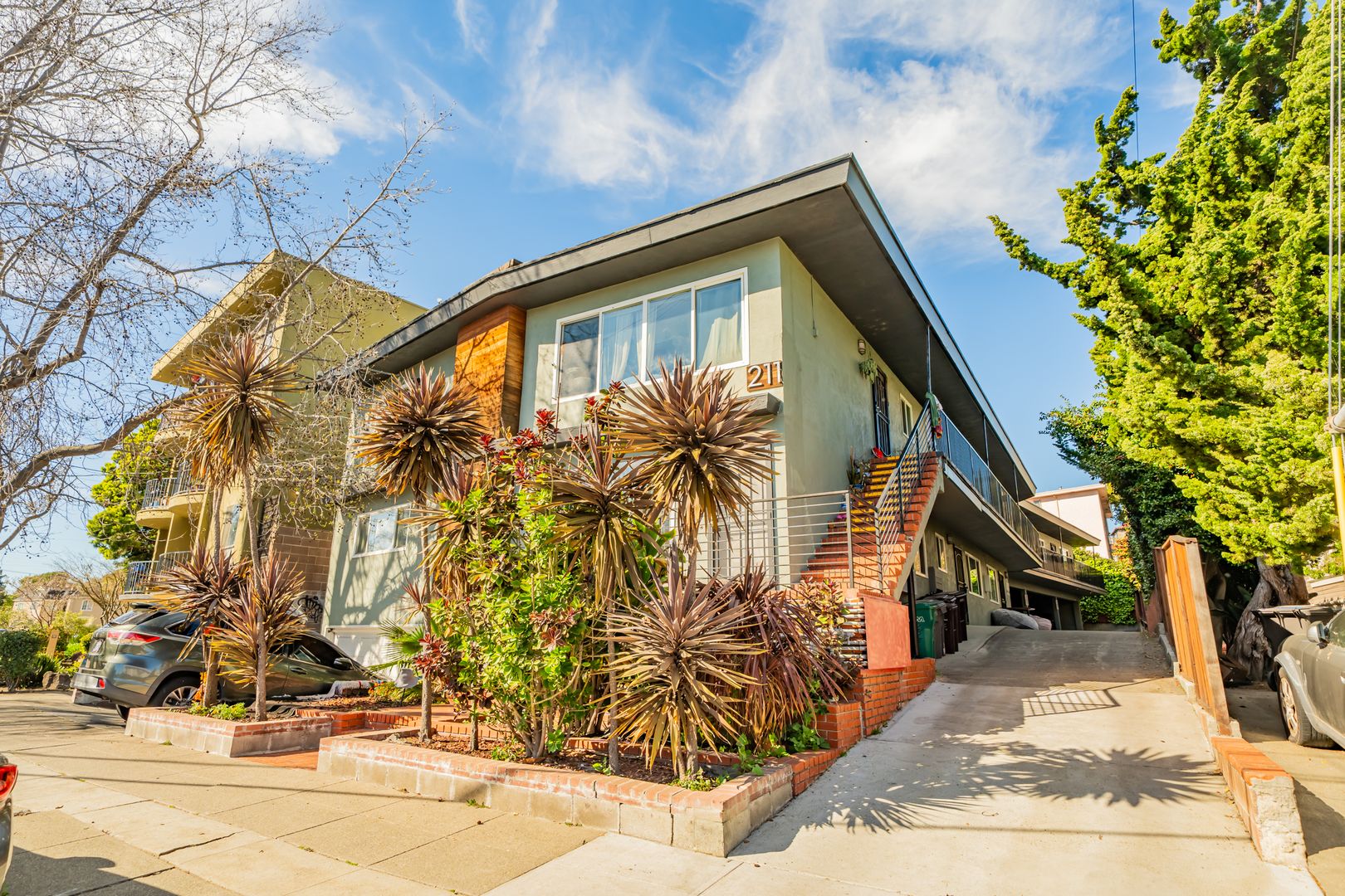 Oakland Apartment: 211 Athol Ave
