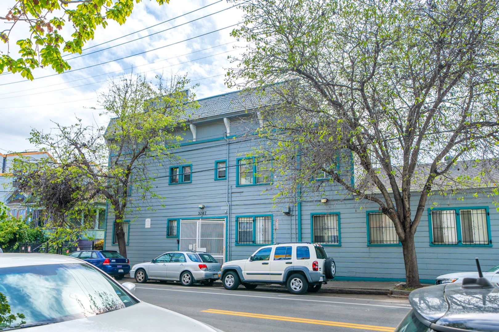 Oakland Apartment: 3267 Hollis St