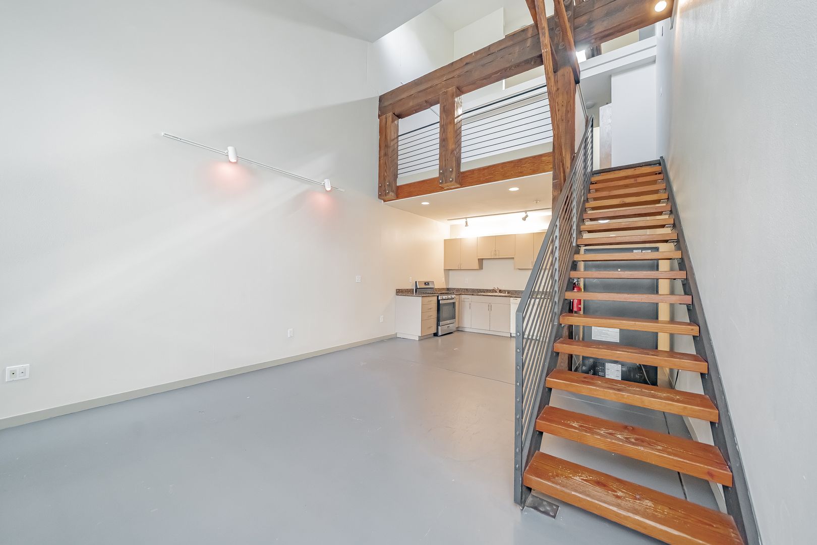 Oakland Apartment: 400 Derby Avenue