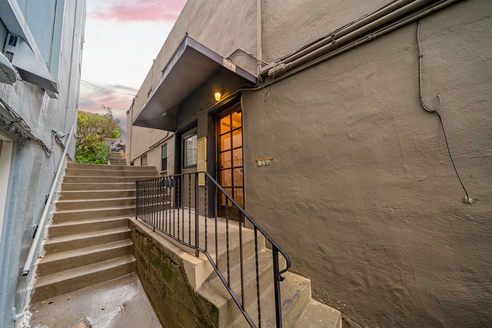 Kensington Apartment: 375 Colusa Ave