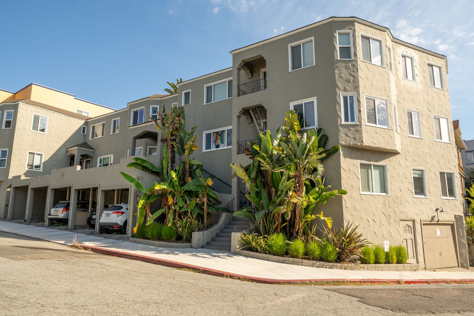 Oakland Apartment: 336 Wayne Avenue