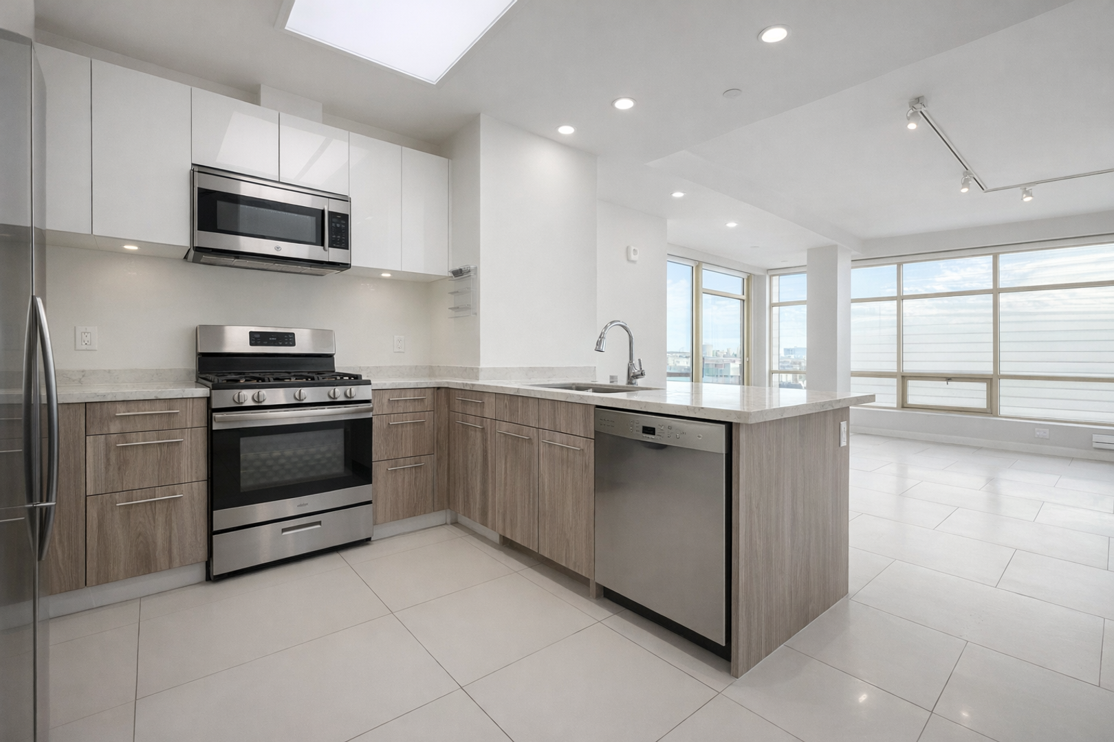 San Francisco Apartment: 1868 Van Ness Avenue