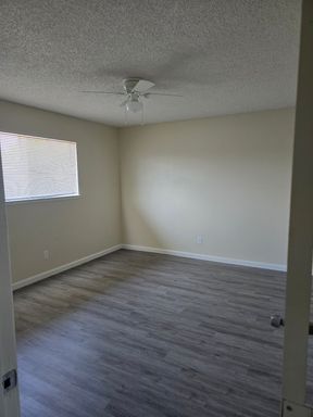Beautiful upstairs 1 bedroom apartment