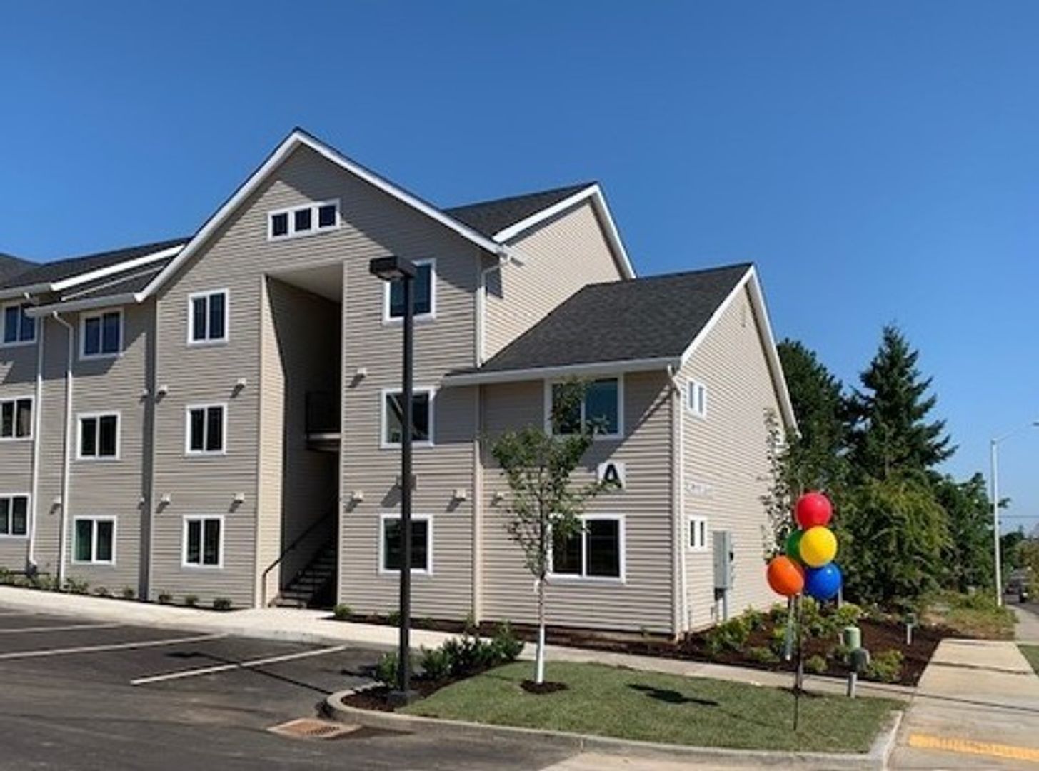 Vancouver Apartment: 2000 NE 112th Ave