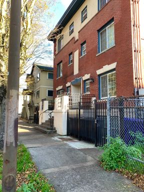 1 Bedroom Available in North Portland with 1 MONTH FREE! – photo 1