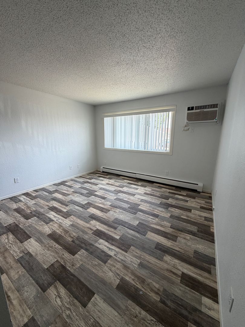 Williston Apartment: 1010, 1016, and 1020 9th Avenue NW