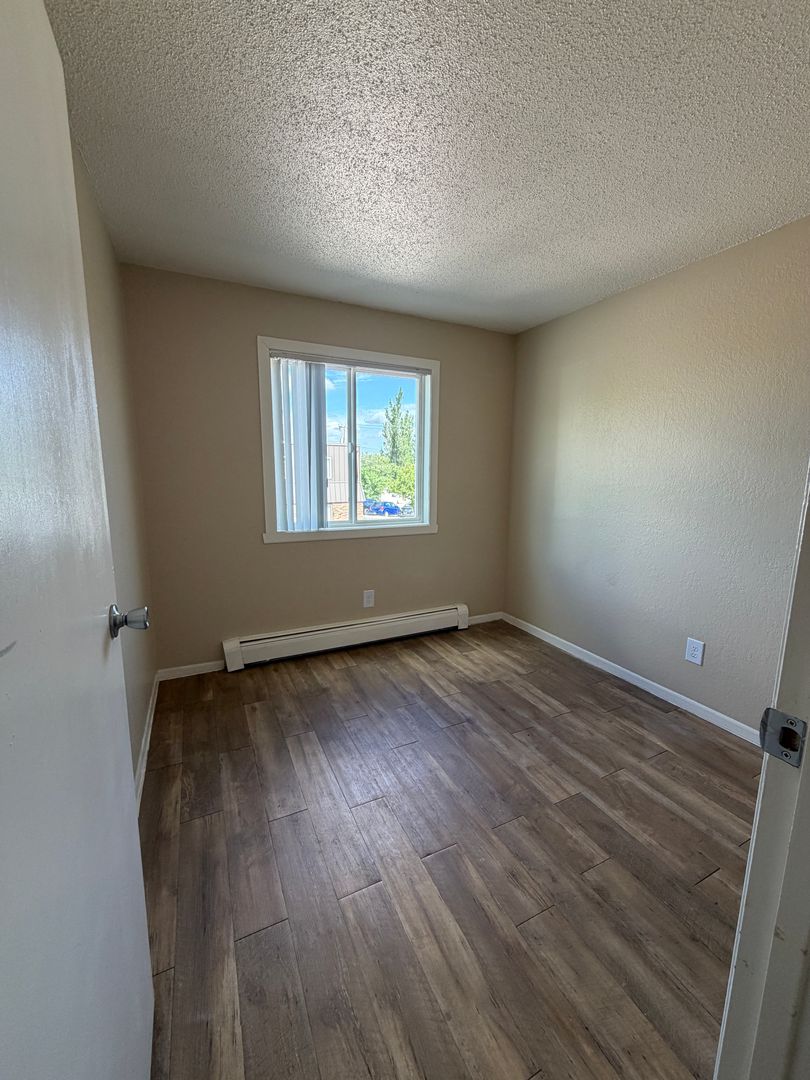 Williston Apartment: 1010, 1016, and 1020 9th Avenue NW