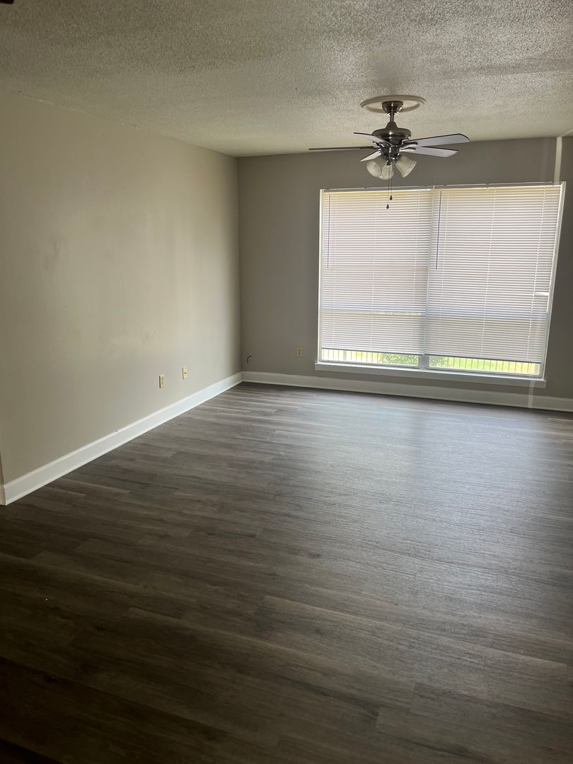 Jonesboro Apartment: 828 South Caraway Road