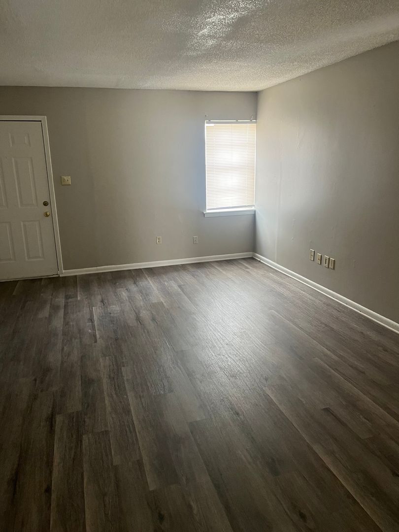 Jonesboro Apartment: 828 South Caraway Road