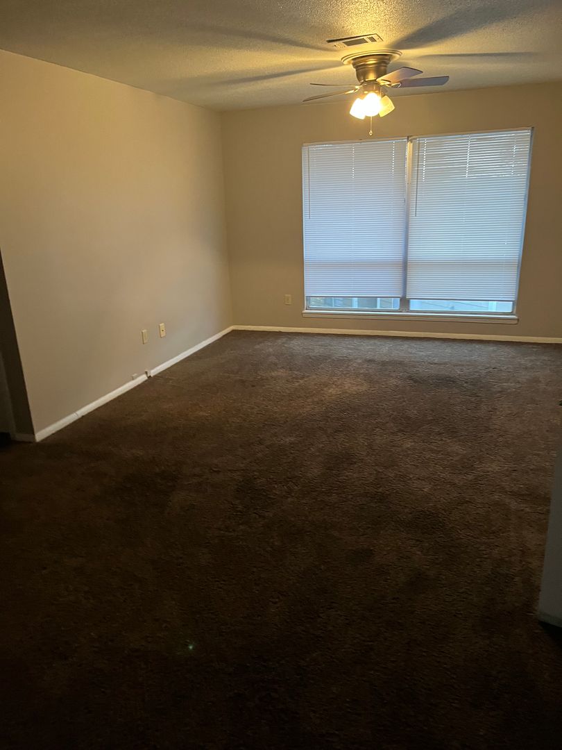 Jonesboro Apartment: 828 South Caraway Road