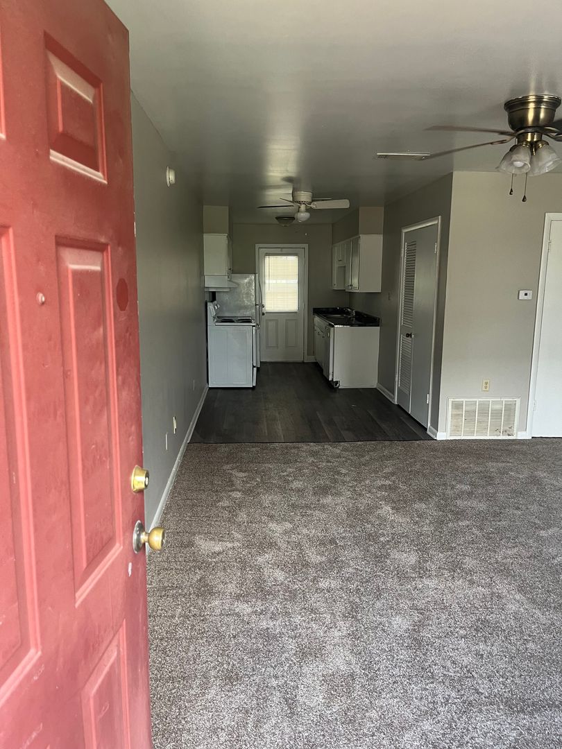 Jonesboro Apartment: 828 South Caraway Road