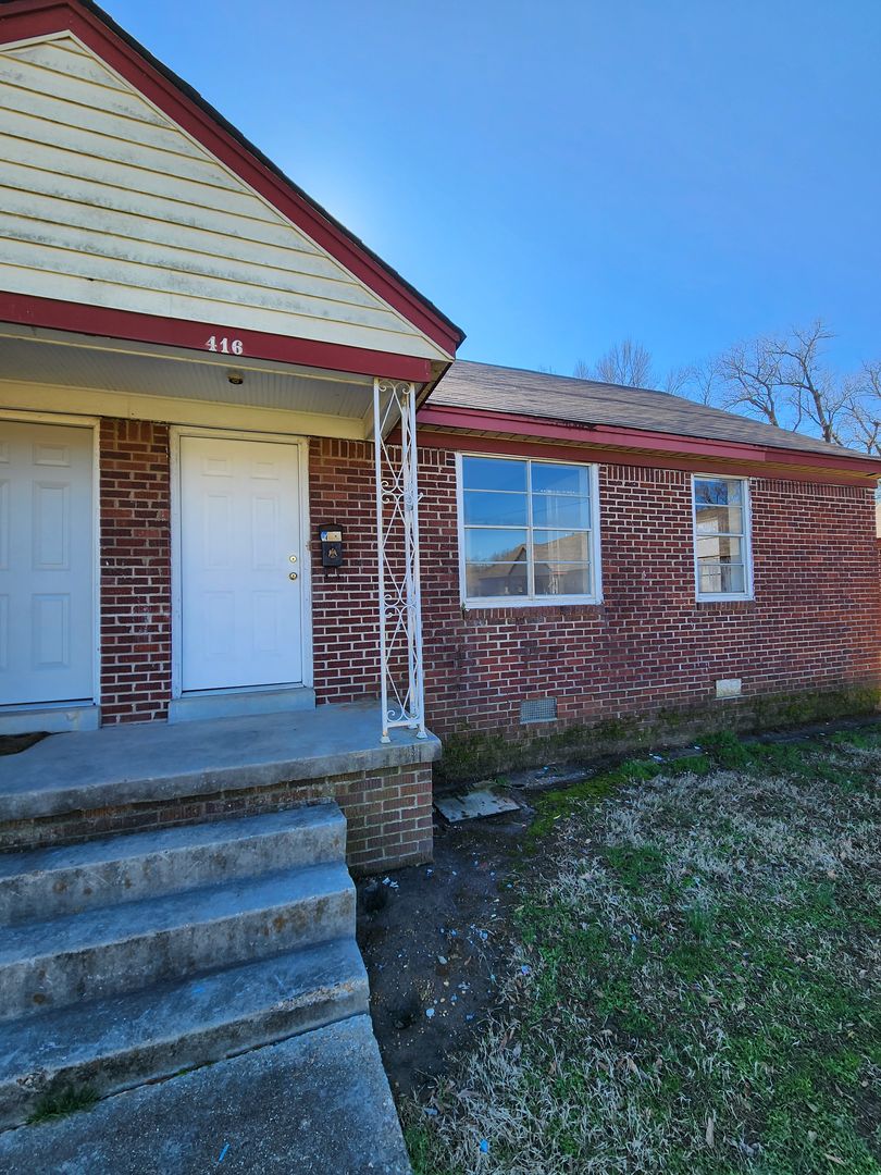 West Memphis Apartment: 339 Ross Avenue