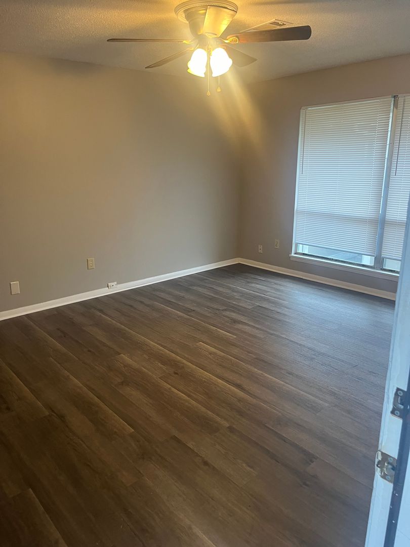 Jonesboro Apartment: 828 South Caraway Road
