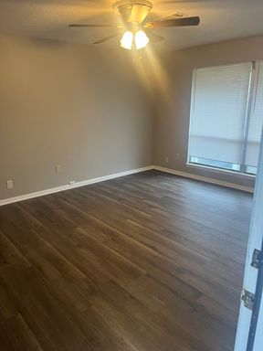 Beautiful 2 Bedroom, 1.5 Bath Apartment – Comfort, Convenience & Style – photo 1