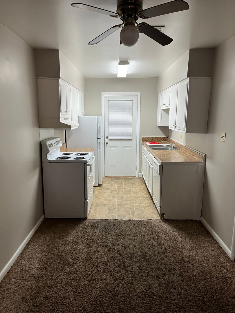 Jonesboro Apartment: 828 South Caraway Road