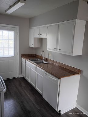 Cozy 2 Bedroom Apartment – Recently Updated!