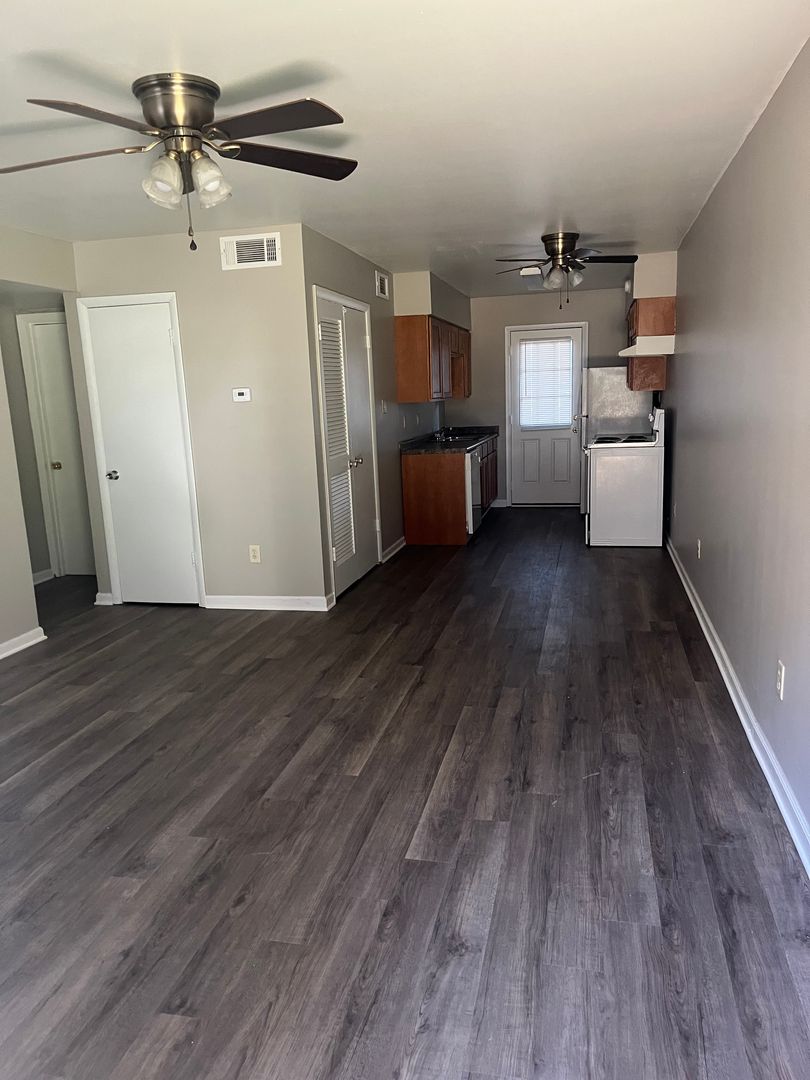 Jonesboro Apartment: 828 South Caraway Road