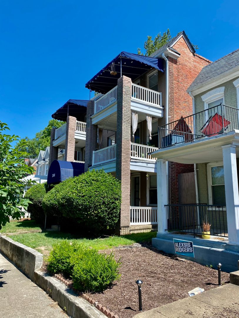 Richmond Apartment: 2010 Rosewood Ave